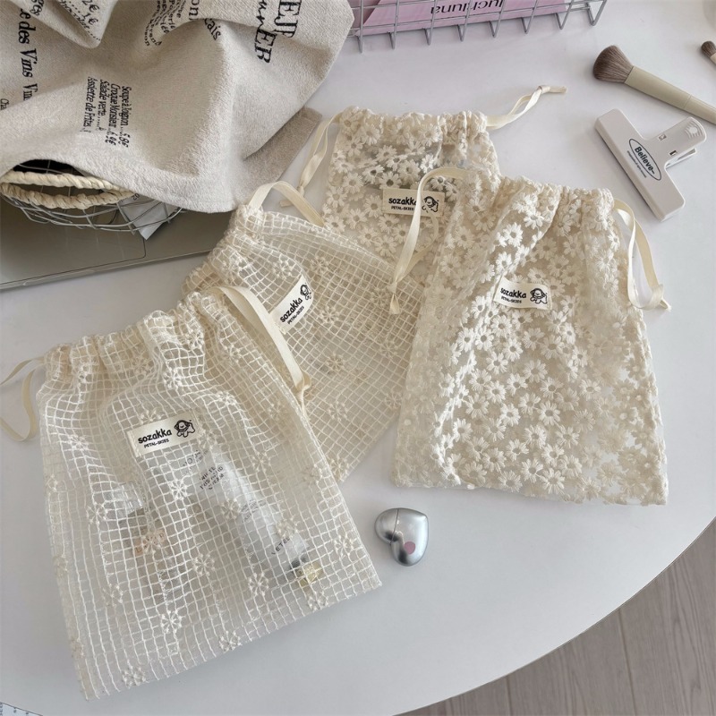 Drawstring Makeup Bag Lace Emb - огляд і ціна Skincare D'Alba